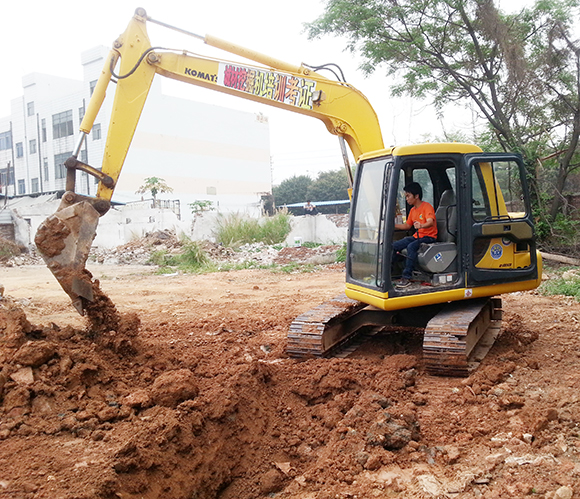 东莞石排专业可靠的挖掘机培训学校，提供完善的售后服务