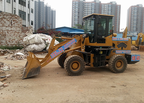 东莞黄江专业可靠的铲车培训学校收费如何？